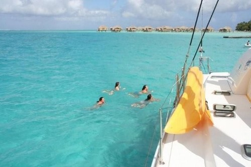 Swimming in the lagoon © www.takingthekids.com
